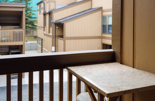 Four O'Clock Apartment | Ski In/Out Newly updated studio near Main St!