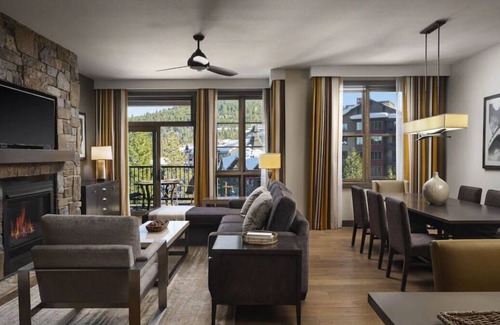 Truckee Resort | Ski In/Out @ Northstar Lodge! Gondola, ski valet, underground parking! Sweet!