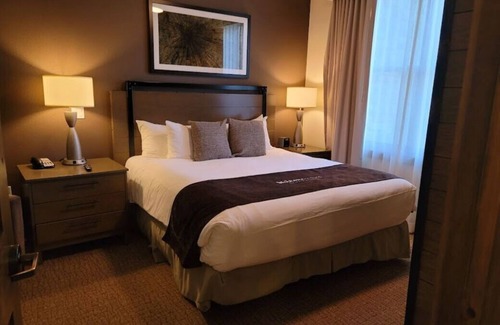 Truckee Resort | Ski In/Out @ Northstar Lodge! Gondola, ski valet, underground parking! Sweet!