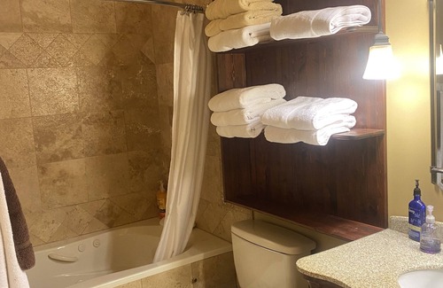 Big White Ski Resort Cabin | Ski in/out (Perfection run) sleeps 12, hot tub, walk to Village, 2 car garage