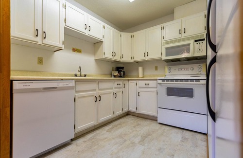East Kootenay Condo | Ski In/Out Right to the Elk Chairlift