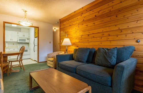 East Kootenay Condo | Ski In/Out Right to the Elk Chairlift