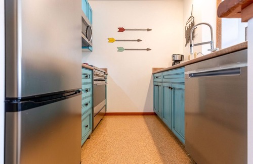 East Kootenay Condo | Ski In/Out with Mountainside Views. Dog Friendly