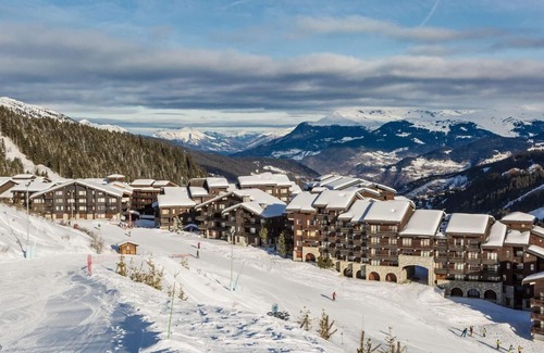 Meribel-Mottaret Apartment | Ski-in/ski-out & foot of the slopes, balcony, tv, ski locker, 40m², Méribel-Mottaret