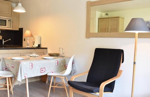 Meribel Centre Apartment | Ski-in/ski-out & foot of the slopes, 4th floor, balcony, ski locker, 27m², Méribel