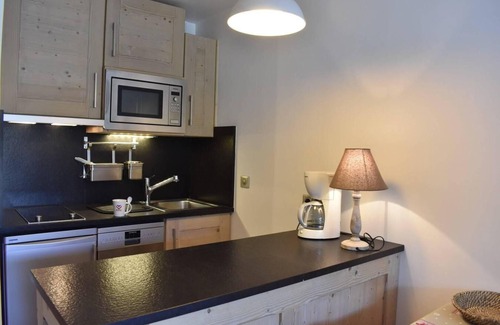 Meribel Centre Apartment | Ski-in/ski-out & foot of the slopes, 4th floor, balcony, ski locker, 27m², Méribel