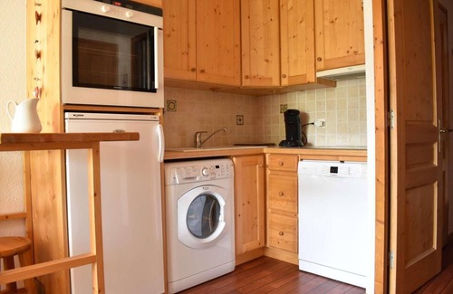 Meribel Centre Apartment | Ski-in/ski-out & foot of the slopes, 1st floor, view mountain, balcony, ski locker, 36m², Méribel