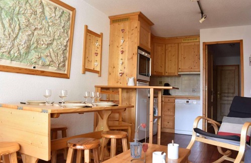 Meribel Centre Apartment | Ski-in/ski-out & foot of the slopes, 1st floor, view mountain, balcony, ski locker, 36m², Méribel