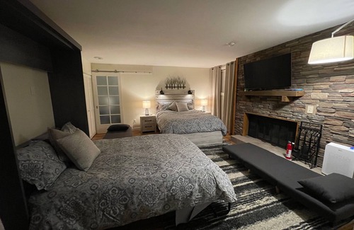 Nellysford Condo | Ski-in/Ski-out condo with mountain views