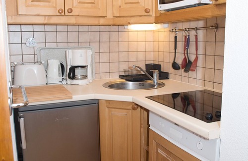 Puy-Saint-Vincent Apartment | Ski in/ski out apartment, 2 bedrooms, swimming pool, sauna