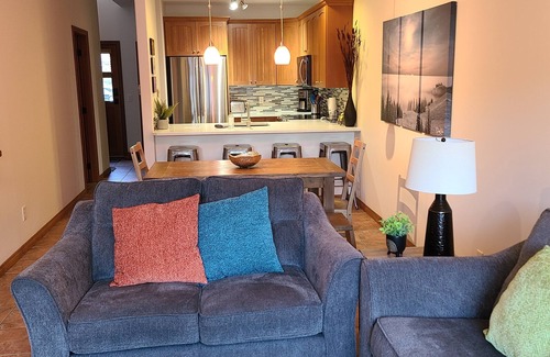 Sun Peaks House | Ski In/Ski Out 2 bdrm + den, 3.5 bath, 3 level townhome