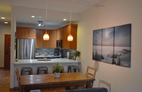 Sun Peaks House | Ski In/Ski Out 2 bdrm + den, 3.5 bath, 3 level townhome
