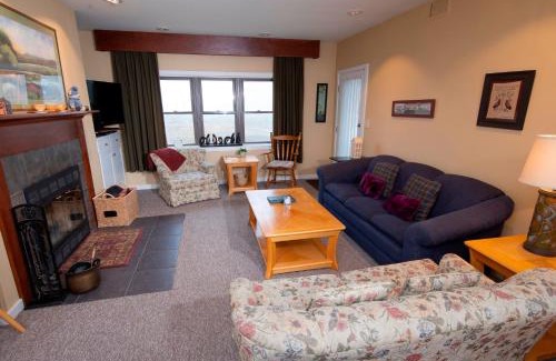Ludlow Apartment | Ski-In, Ski-Out 2 Br Condo With View Of Ski Lift! Condo