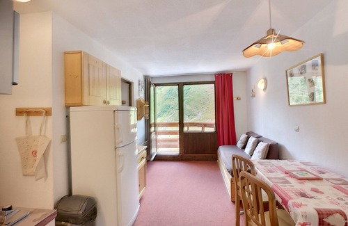 Les Bruyeres Apartment | Ski-In/Ski-Out 2-Room Apartment with Mountain View, Sleeps 4, Free WiFi