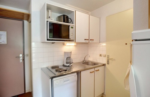 Les Bruyeres Apartment | Ski-In/Ski-Out 2-Room Apartment with Mountain View, Sleeps 4, Free WiFi