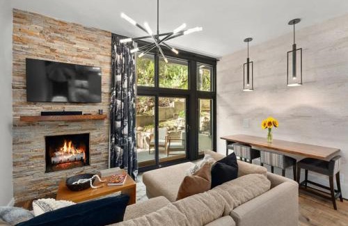 Aspen Apartment | Ski In Ski Out 3 Bed Condo with Private Patio