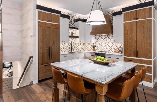 Aspen Apartment | Ski In Ski Out 3 Bed Condo with Private Patio