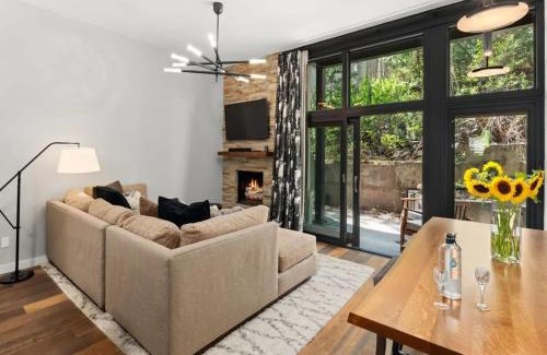 Aspen Apartment | Ski In Ski Out 3 Bed Condo with Private Patio