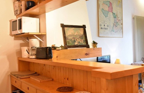 Meribel Apartment | Ski-In/Ski-Out 3BR Mezzanine Apartment for 7 People with Parking – Méribel