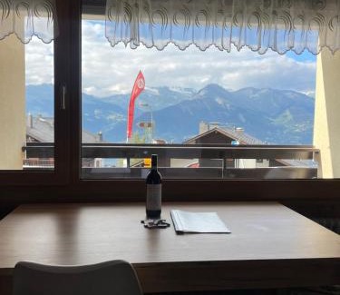 Veysonnaz Apartment | Ski-in Ski-out 4, mountain view