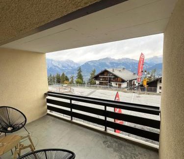 Veysonnaz Apartment | Ski-in Ski-out 4, mountain view