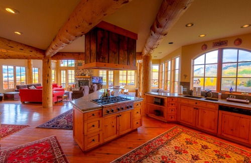Mount Crested Butte House | Ski-In/Ski-Out 4 BR House that sleeps 10 in Mount Crested Butte!