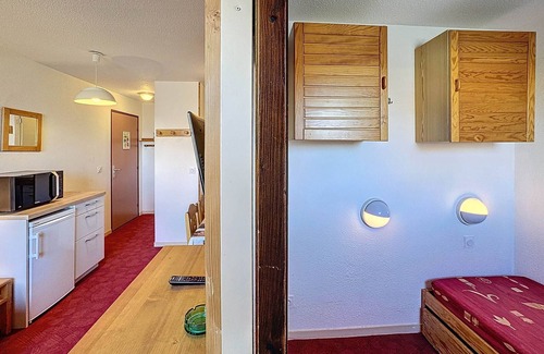 Les Bruyeres Apartment | Ski-in/Ski-out Apartment, 2-Room + Mountain Corner, 26m², Sleeps 5, WiFi - Les Menuires