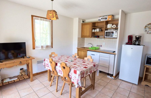 Flumet Apartment | Ski-in/Ski-out Apartment with Large Terrace and Parking
