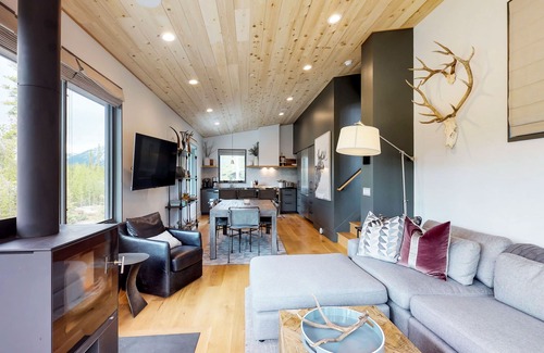 Big Sky Cabin | Ski-in/ski-out cabin with lake view, private hot tub, & WiFi