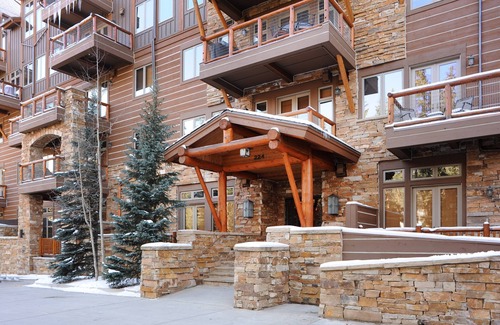 River Run Condo | Ski-in/Ski-out Condo + Fireplace + Shared Hot Tub