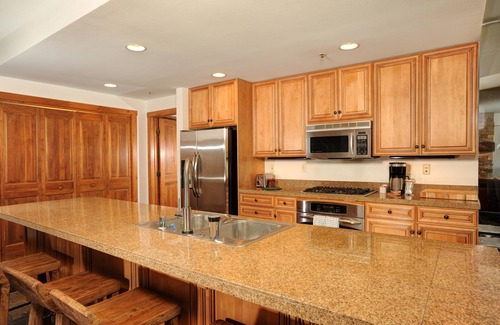 River Run Condo | Ski-In/Ski-Out Condo Pool, Hot Tub, BBQ + Fire Pit