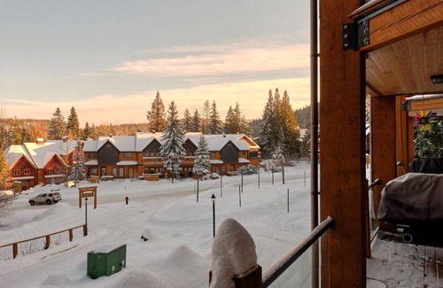 Rossland Condo | Ski in, Ski Out Condo with Hot Tub @ Red Mountain, Rossland