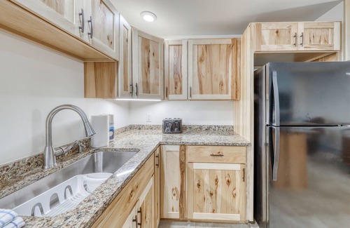 Warren Condo | Ski-In/Ski-Out Condo w/Shared, Seasonal Pool, Fast WiFi, Gas Fireplace, & Loft