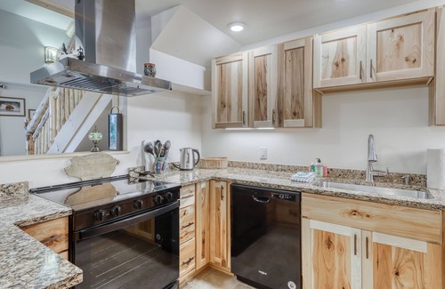 Warren Condo | Ski-In/Ski-Out Condo w/Shared, Seasonal Pool, Fast WiFi, Gas Fireplace, & Loft