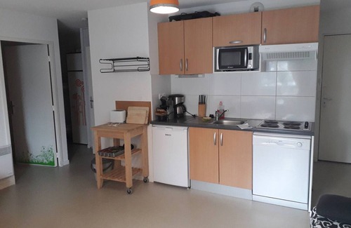 Arette Apartment | Ski-in/Ski-out: Cozy Apartment for 6 with Mountain Views, Parking & Modern Amenities