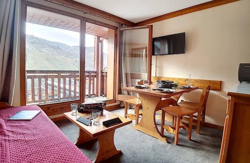 Les Bruyeres Apartment | Ski-in/ski-out & foot of the slopes, 4th floor, view mountain, balcony, tv, ski locker, 26m²