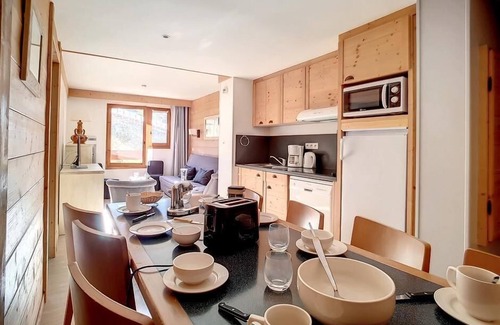 Les Bruyeres Apartment | Ski-in/ski-out & foot of the slopes, 1st floor, parking, tv, ski locker, 62m², Les Menuires