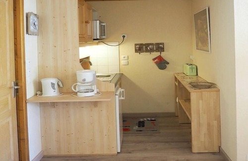 Les Bruyeres Apartment | Ski-in/ski-out & foot of the slopes, 5th floor, balcony, tv, ski locker, 40m², Les Menuires