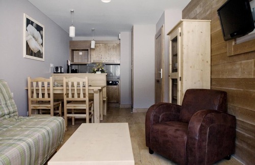 La Bresse Apartment | Ski-in/ski-out & foot of the slopes, swimming pool, balcony, parking, tv, 51-56m², La Bresse