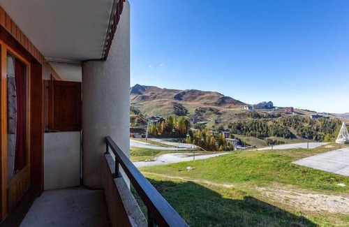 Plagne Soleil Apartment | Ski-in/ski-out & foot of the slopes, 2nd floor, view ski slopes, balcony, tv, ski locker, 25m²