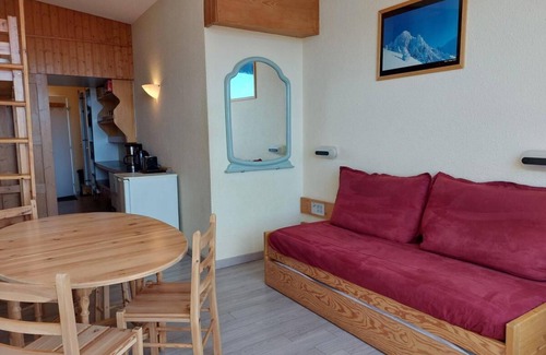 Arc-1800 Apartment | Ski-in/ski-out & foot of the slopes, 10th floor, view mountain, balcony, tv, 25m², Les Arcs