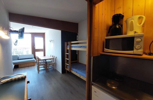 Arc-1800 Apartment | Ski-in/ski-out & foot of the slopes, 11st floor, view ski slopes, balcony, tv, 25m², Les Arcs