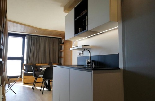 Arc-1800 Apartment | Ski-in/ski-out & foot of the slopes, 4th floor, view valley, balcony, tv, ski locker, 57m², Les Arcs