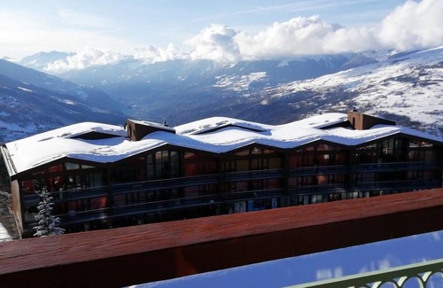 Arc-1800 Apartment | Ski-in/ski-out & foot of the slopes, 4th floor, view valley, balcony, tv, ski locker, 57m², Les Arcs