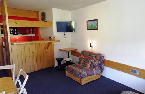 Arc-1800 Apartment | Ski-in/ski-out & foot of the slopes, 2nd floor, view ski slopes, tv, ski locker, 33m², Les Arcs