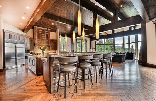 Park City House | Ski-in/Ski-out Slope-side Luxe Chalet . Moments from Park City in The Colony.