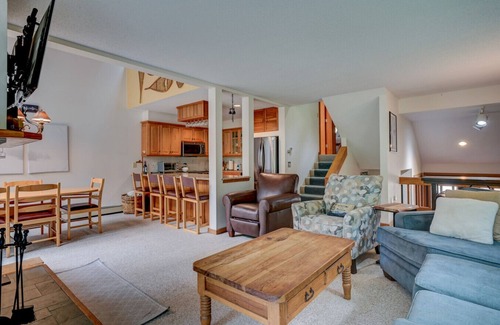 Bartlett House | Ski-in/Ski-out Slopeside Attitash Family Home ⛷