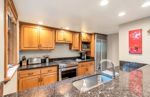 Salt Lake Mountain Resorts House | Ski in/Ski Out to Snowbird in this Beautiful Unit with Hot Tub and Fireplace