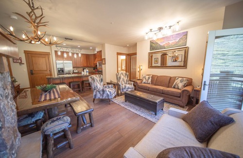 River Run Condo | Ski-in/Ski-out Unit, Views of Slope, Fireplace