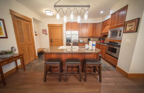 River Run Condo | Ski-in/Ski-out Unit, Views of Slope, Fireplace